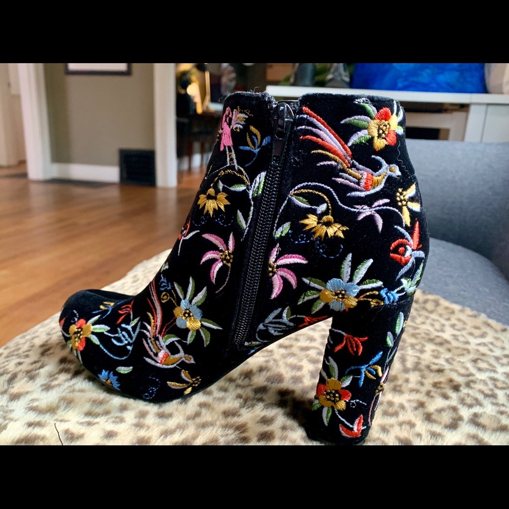 Embroidered Booties - Picture 5 of 6